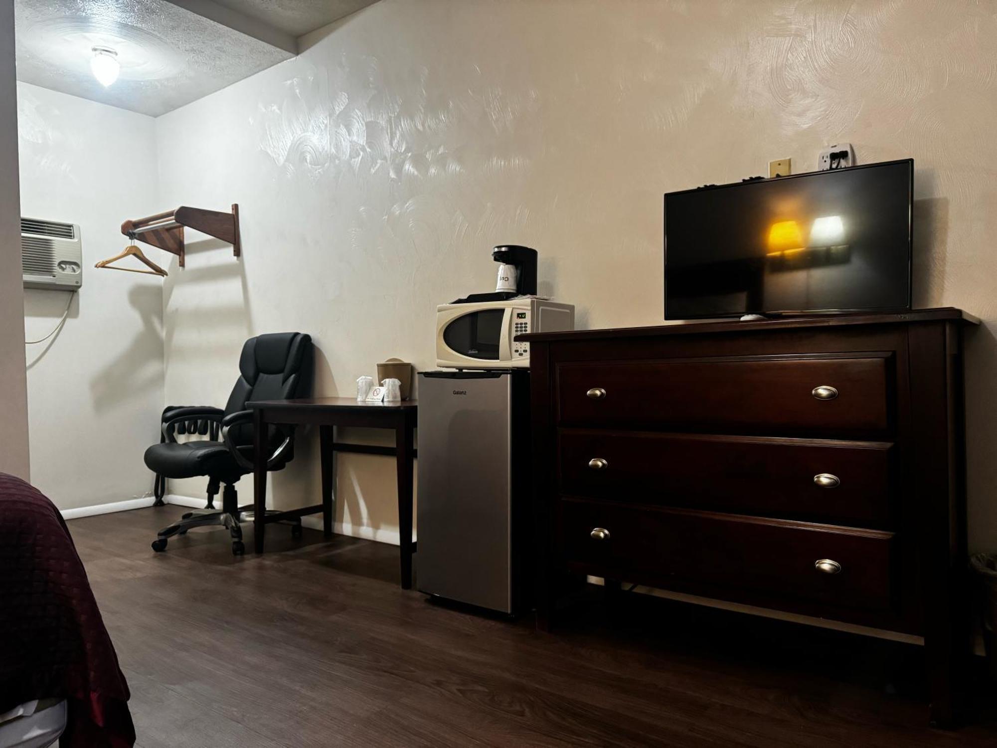 Heritage Inn Uniontown Bagian luar foto